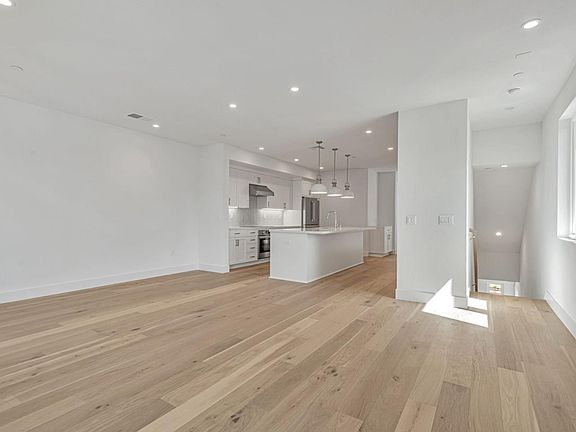 5th image of 2863 Josephine Ln