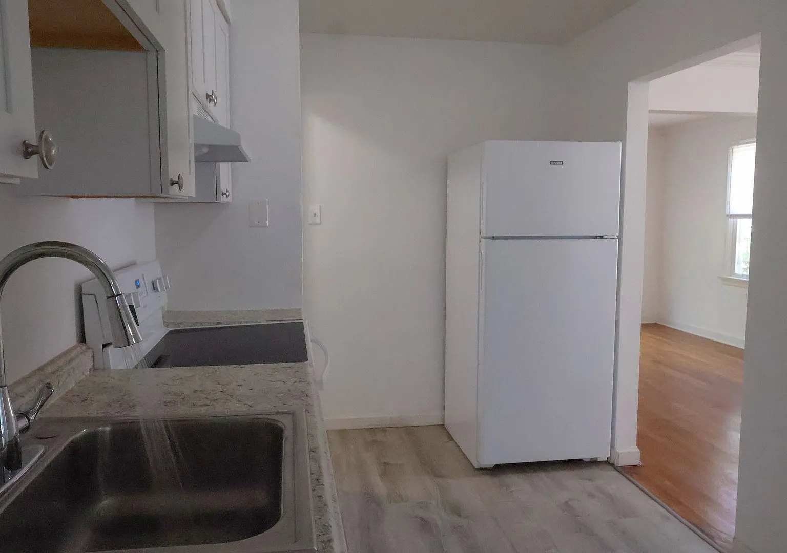Charming 2BR Home in Bellefontaine Neighbors Available Now! — Photo 4