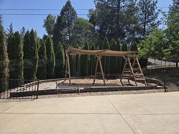 2nd image of 24064 Oakmont Way
