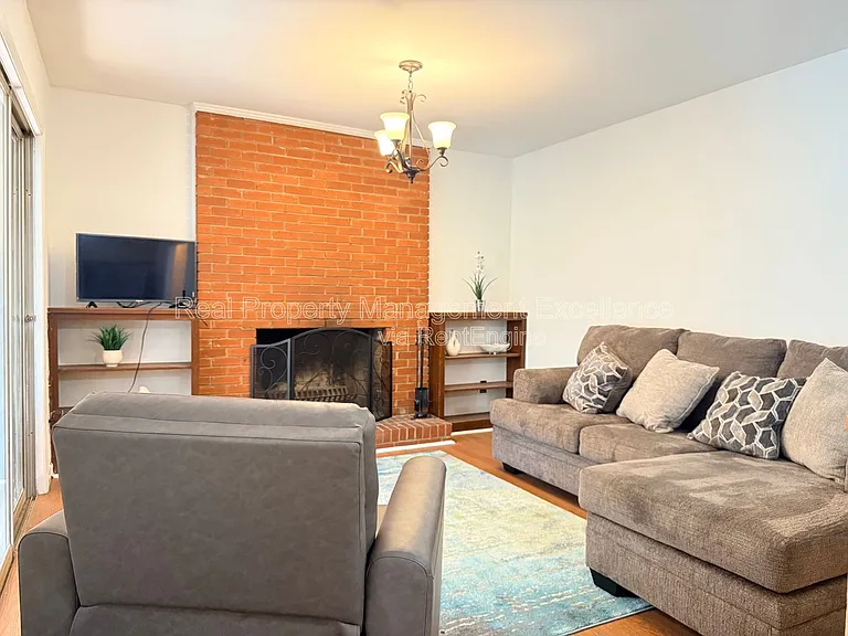 120 E Rowan St — Photo 14