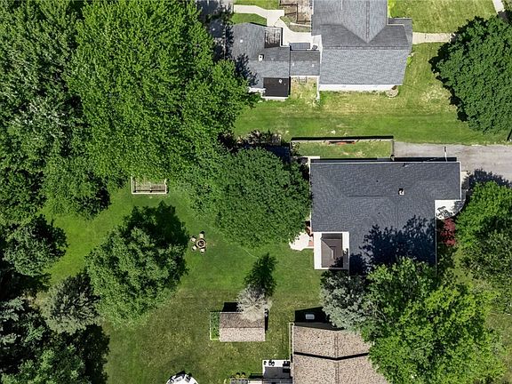 3rd image of 1794 Sweeney St