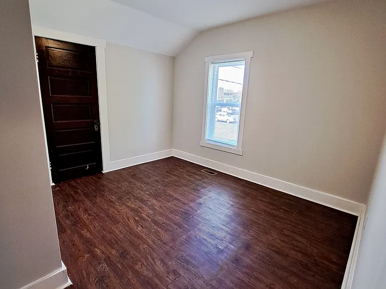 48 N Collier St — Photo 7