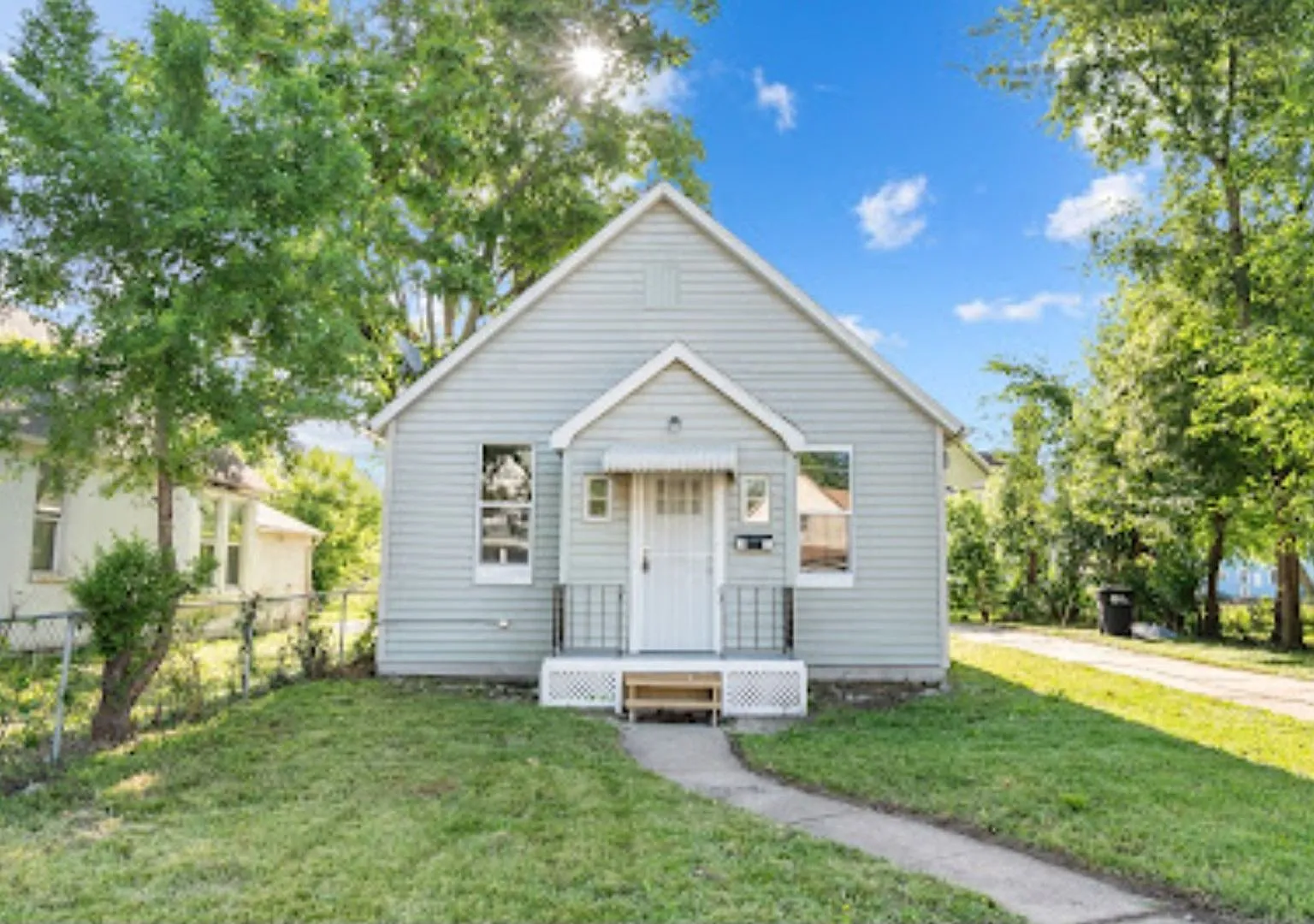 Updated 2 Bedroom Home! — Photo 2