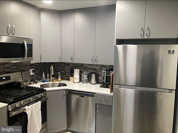 5th image of 590 Livezey St #1