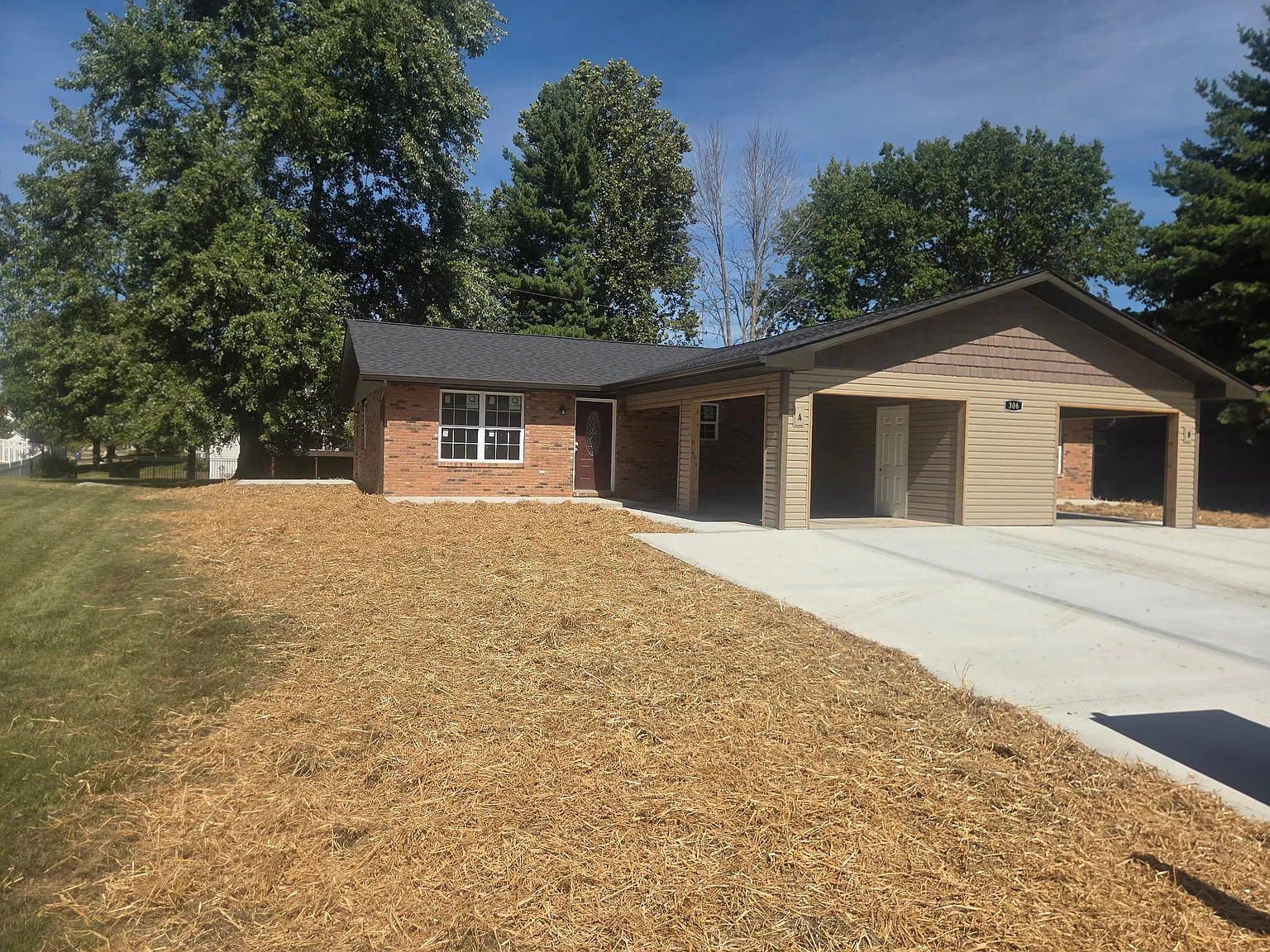 2 bed, 975 sqft, $1,565 — Photo 3