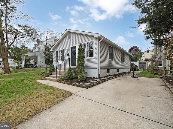 3rd image of 328 Legion Ct