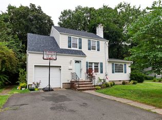 8 Rutgers Ter, Fair Lawn, NJ 07410