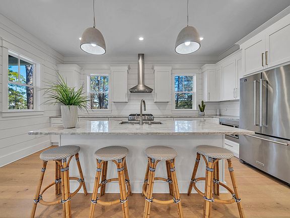 2nd image of 302 Cabana Trl