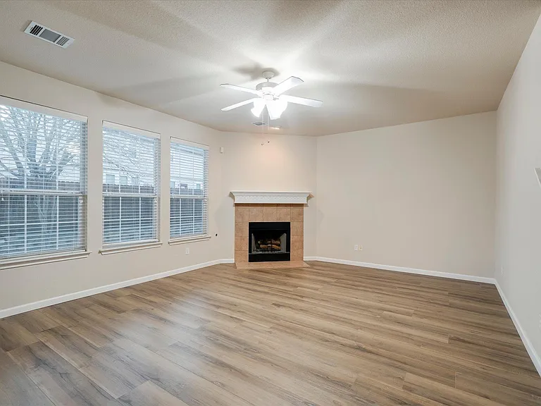 185 Hometown Pkwy — Photo 9