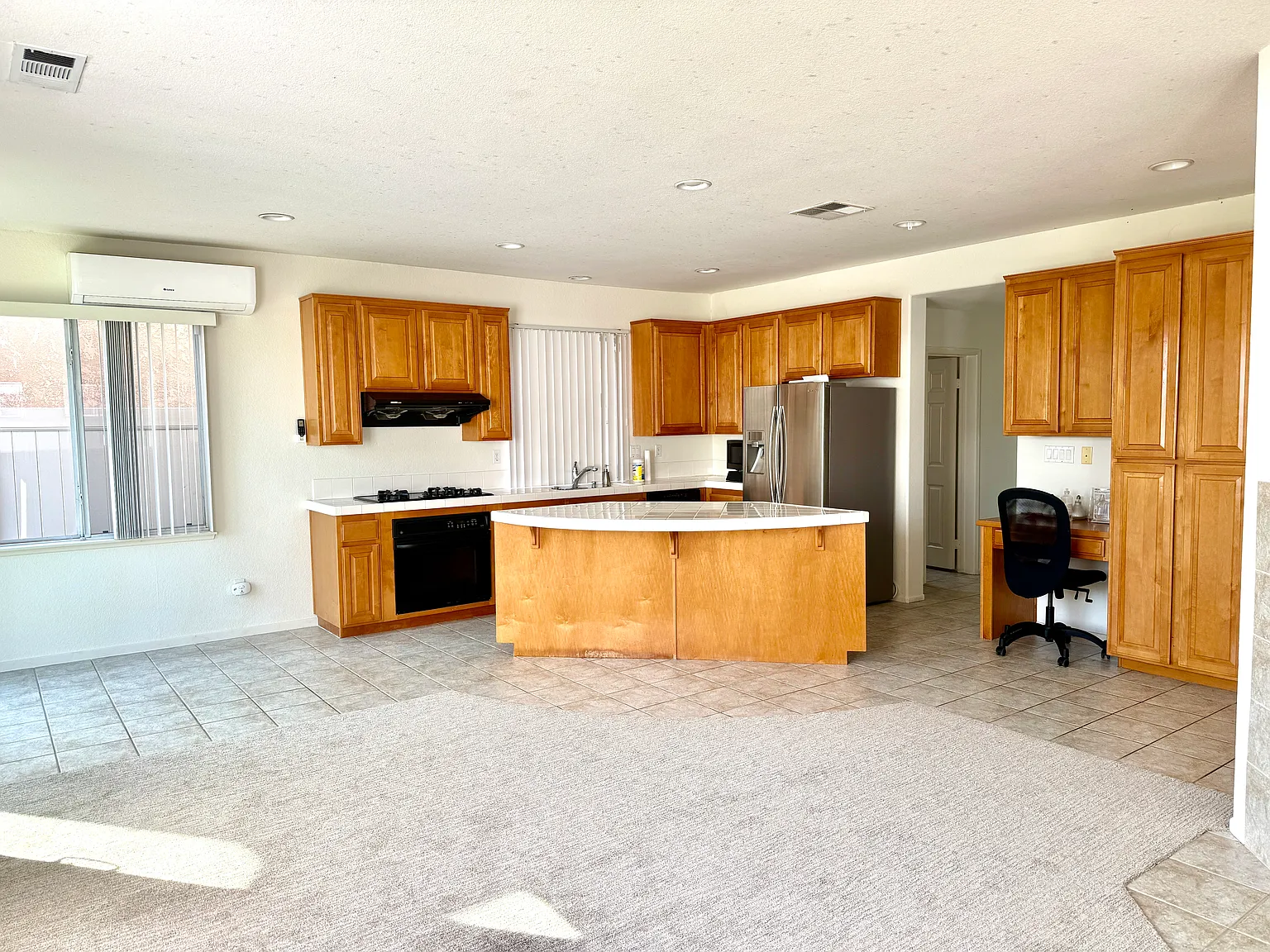 5 bed, 2.5 bath, 2538 sqft, $4,995 — Photo 1