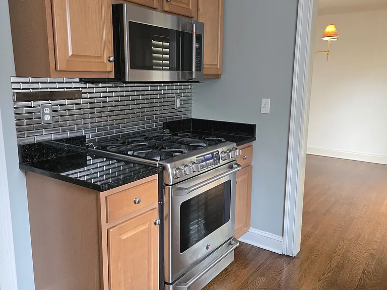 1707 Summer St — Photo 10