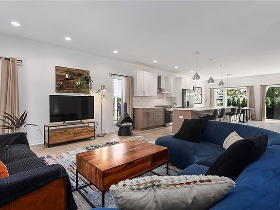 5th image of 2609 Forest Ave