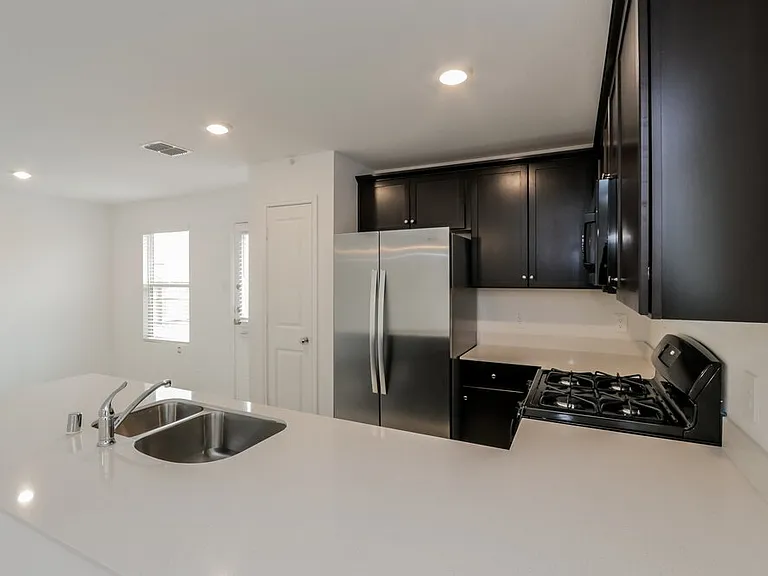 1149 Crestview Dr — Photo 9