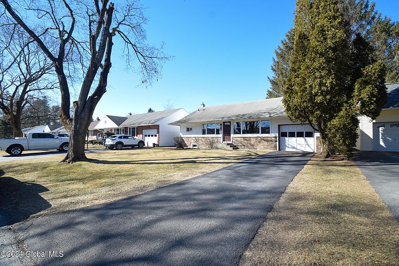 2nd image of 272 Tampa Avenue