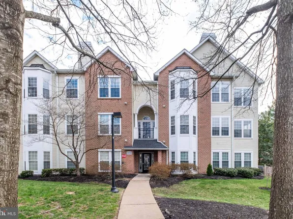 4132 Fountainside Ln Unit 204, Fairfax, VA 22030