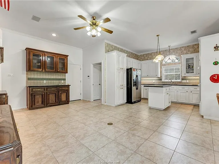 4601 Valley Brook Cir — Photo 11