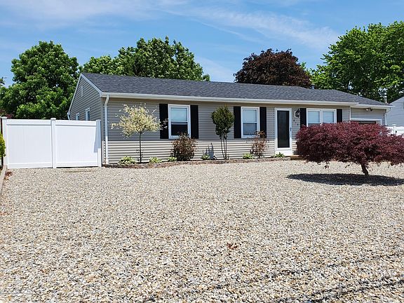 5th image of 816 E Hickory Dr