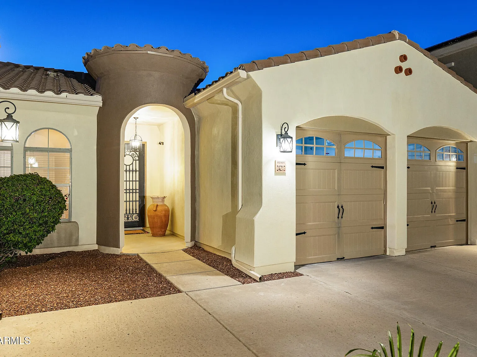 4 bed, 2.5 bath, 2493 sqft, $3,800 — Photo 2