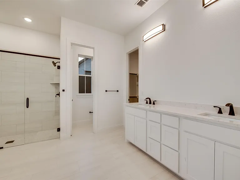 1203 Chapel Dr — Photo 16