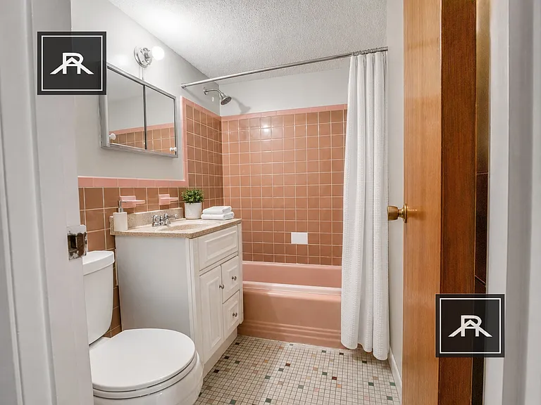 50 Green St #409 — Photo 5