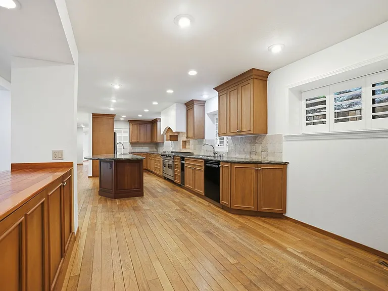 2561 Rolling Hills Ct — Photo 10