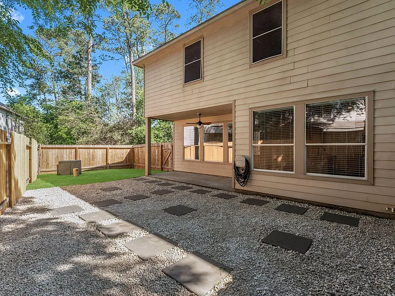 39 E Burberry Cir — Photo 38