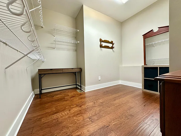 724 E 10th Ave — Photo 36