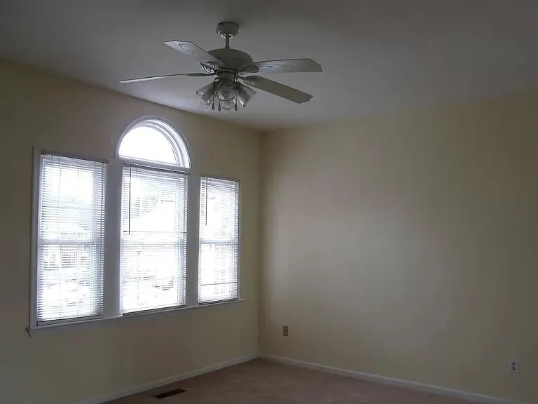 209 Amersham Dr #G — Photo 5