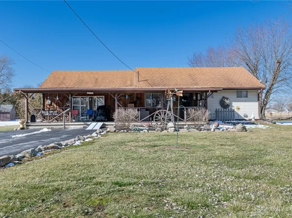 261 Thornapple Rd, New Lebanon, OH 45345