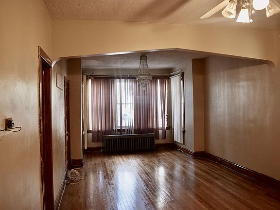 4th image of 4512 S Sacramento Ave