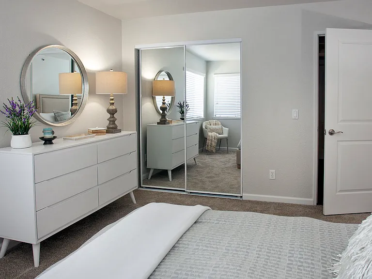 Club Pacifica Apartments — Photo 18