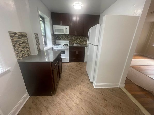 20-37 20th St UNIT 2C