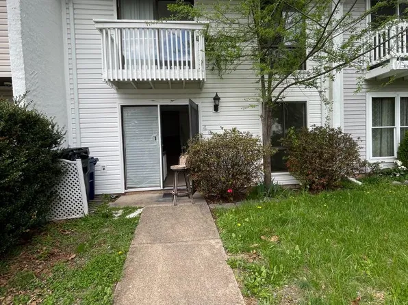 46 Simeon Ln, Sterling, VA 20164