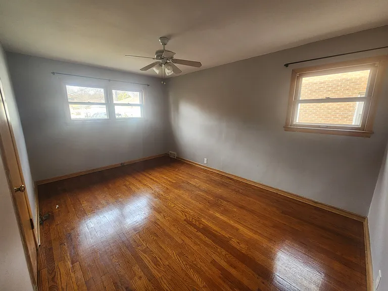 8118 W Burleigh St — Photo 5