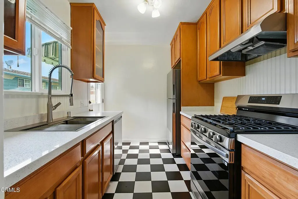2 bed, 1.0 bath, 1000 sqft, $3,000 — Photo 4