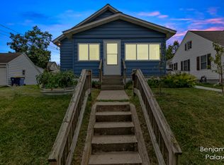932 Arlington St NE, Grand Rapids, MI 49505