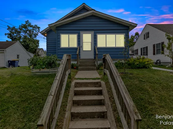 932 Arlington St NE, Grand Rapids, MI 49505