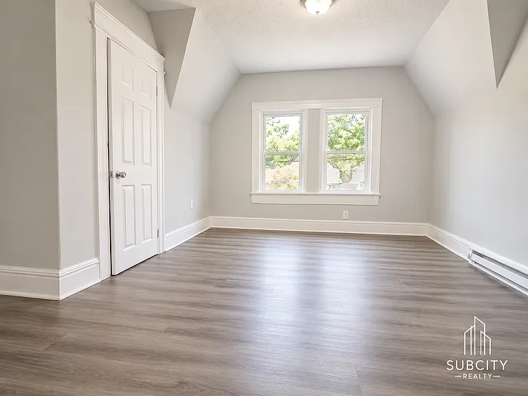 192 Seymour Ave #3B — Photo 1