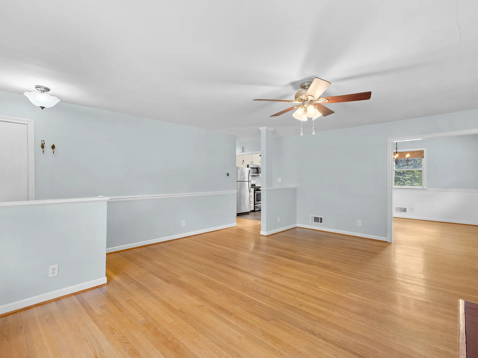 3 bed, 1.5 bath, 1300 sqft, $3,000 — Photo 3