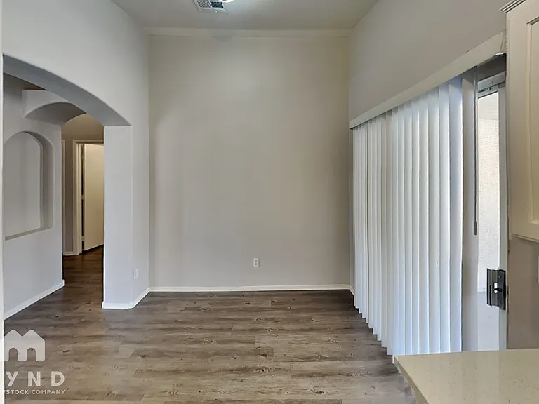 2858 Mount Hope Dr — Photo 5