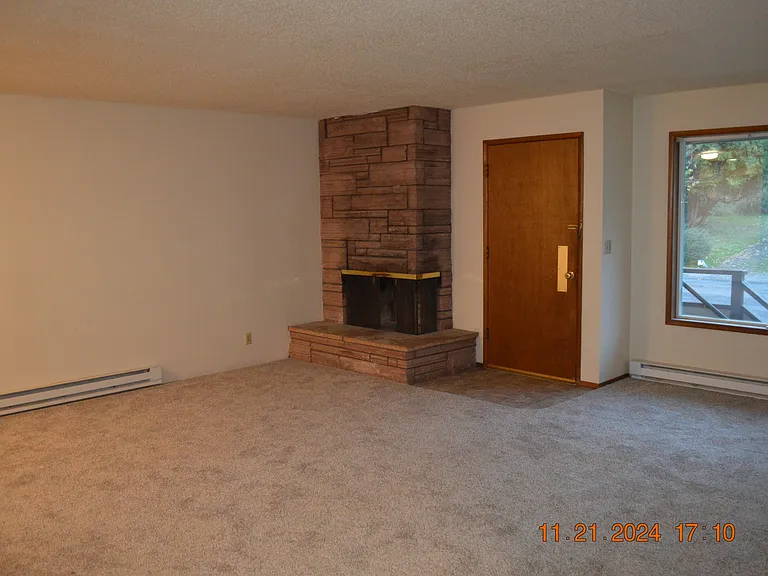 665 SW Tichenor St #1 — Photo 7