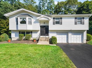 15 Cartwright Rd, Stony Pt, NY 10980