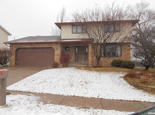 1334 W 41st St, Davenport, IA 52806