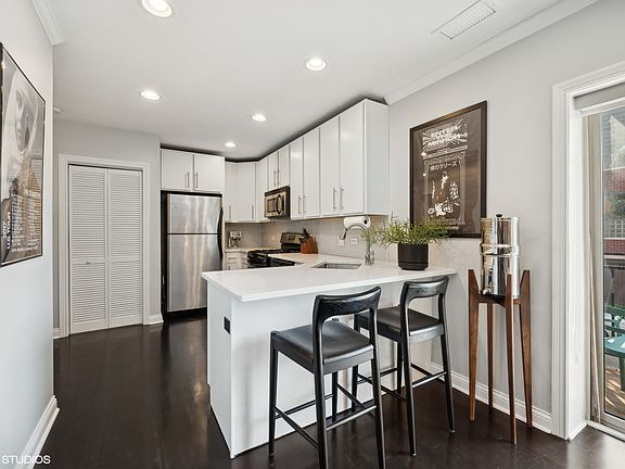 5th image of 1100 N Paulina St APT 2M