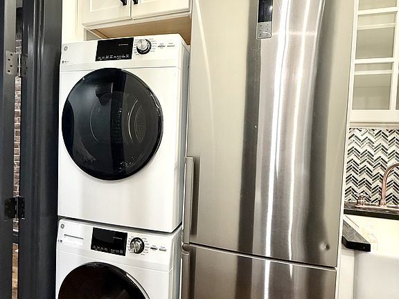 4th image of 123 Kent Ave #3A