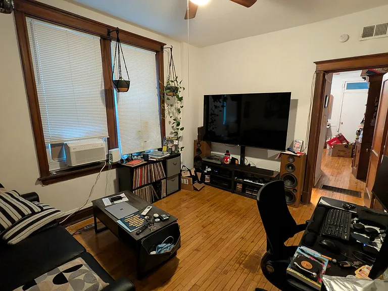 2060 N Campbell Ave #2R — Photo 2