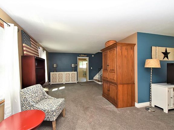 5th image of 214 Blaine St