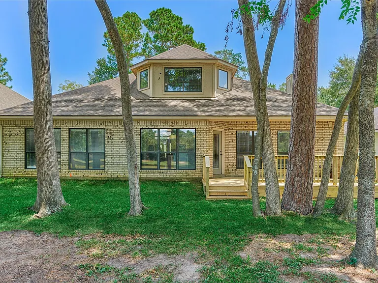 13707 Fountainview Dr — Photo 2