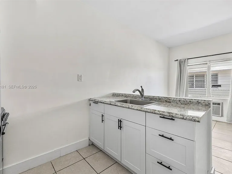 8135 Crespi Blvd #4 — Photo 14