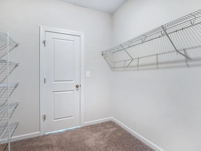 4725 Cherokee St — Photo 37